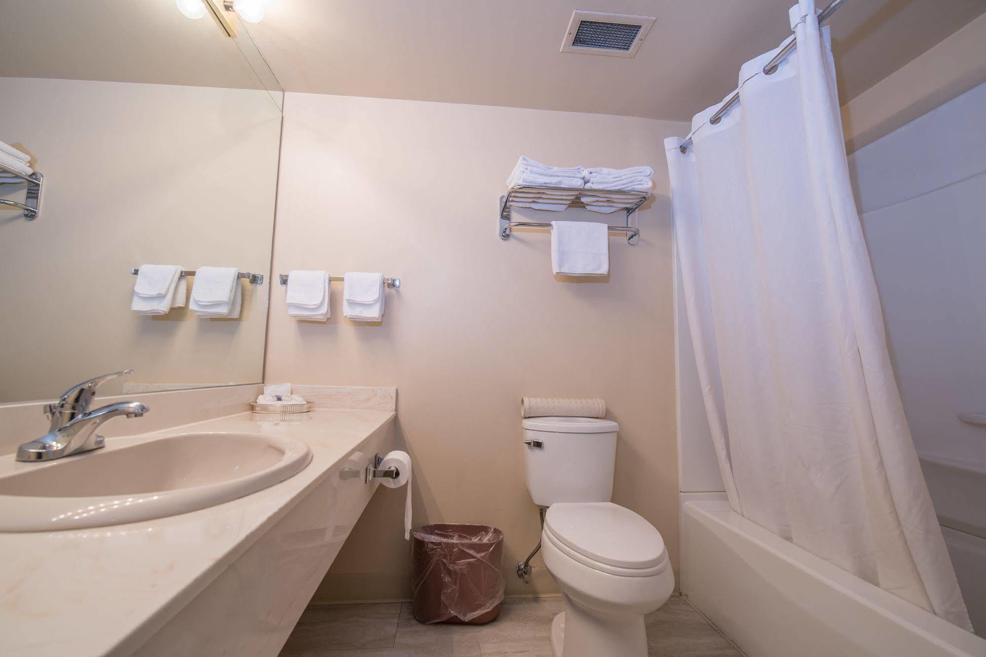 Argyll Plaza Hotel Edmonton Extérieur photo