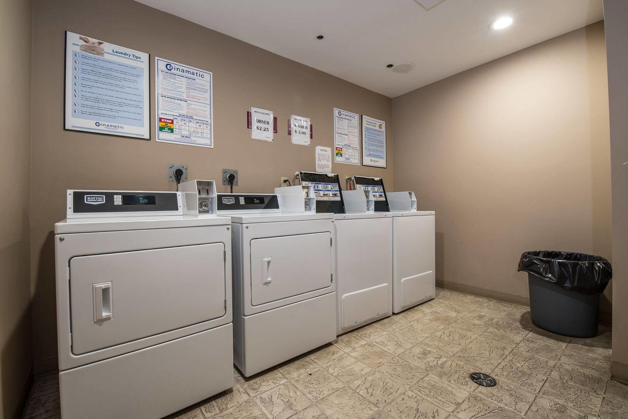 Argyll Plaza Hotel Edmonton Extérieur photo