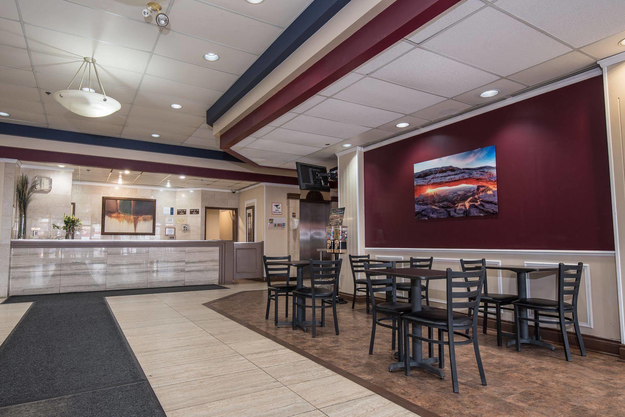 Argyll Plaza Hotel Edmonton Extérieur photo